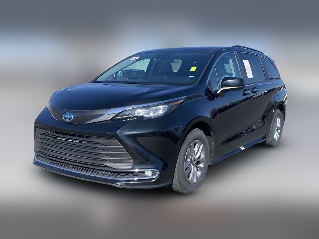 2023 Toyota Sienna XLE