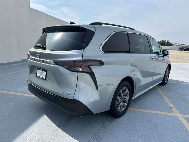 2023 Toyota Sienna XLE