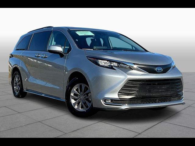 2023 Toyota Sienna XLE