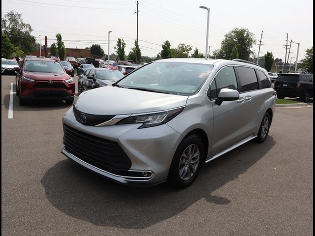 2023 Toyota Sienna XLE