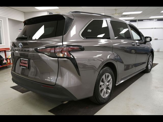 2023 Toyota Sienna XLE