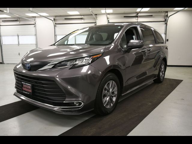 2023 Toyota Sienna XLE