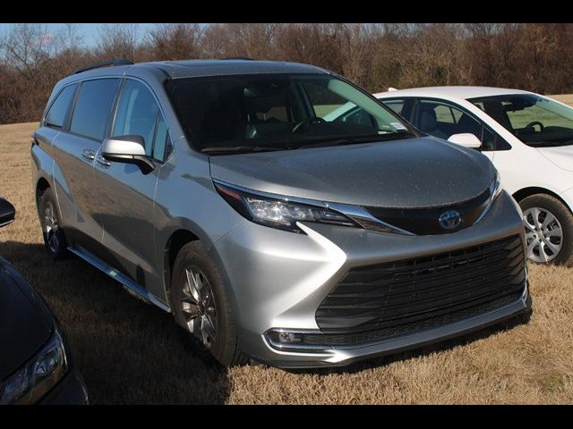 2023 Toyota Sienna XLE