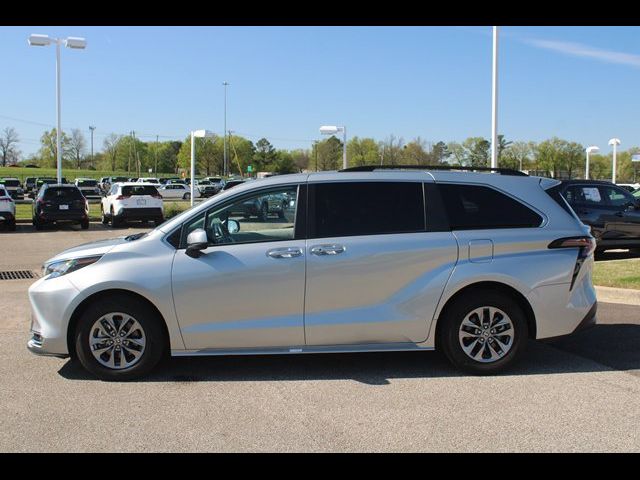 2023 Toyota Sienna XLE