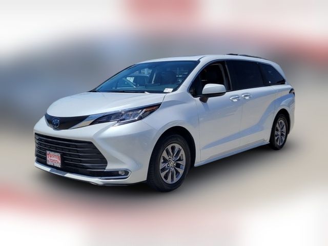 2023 Toyota Sienna XLE