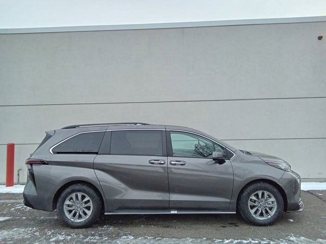 2023 Toyota Sienna XLE