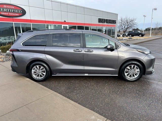 2023 Toyota Sienna XLE