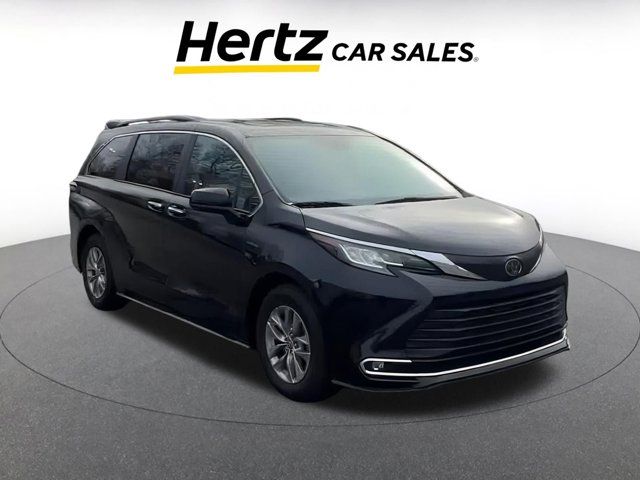 2023 Toyota Sienna XLE