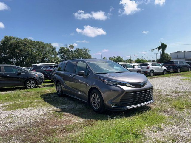 2023 Toyota Sienna XLE