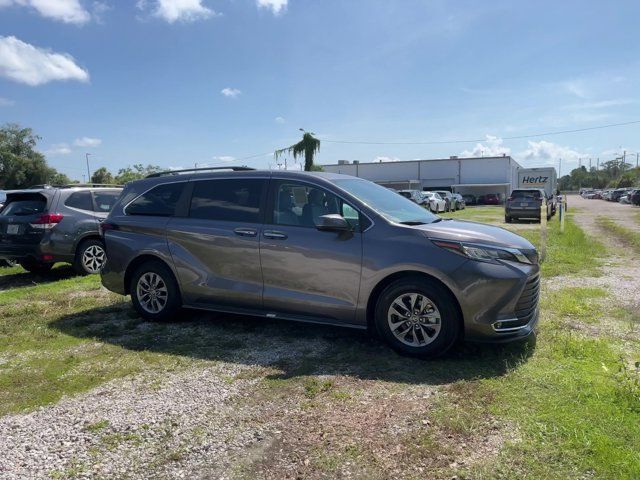 2023 Toyota Sienna XLE