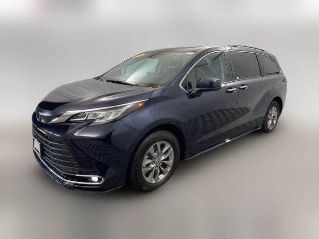 2023 Toyota Sienna XLE