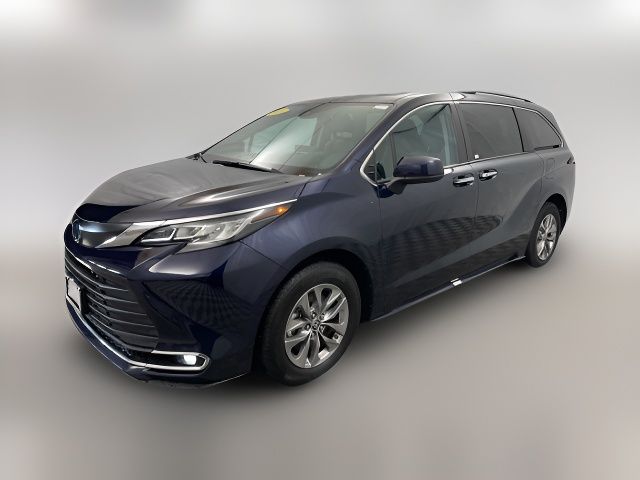 2023 Toyota Sienna XLE