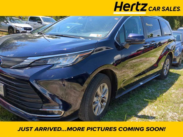 2023 Toyota Sienna XLE