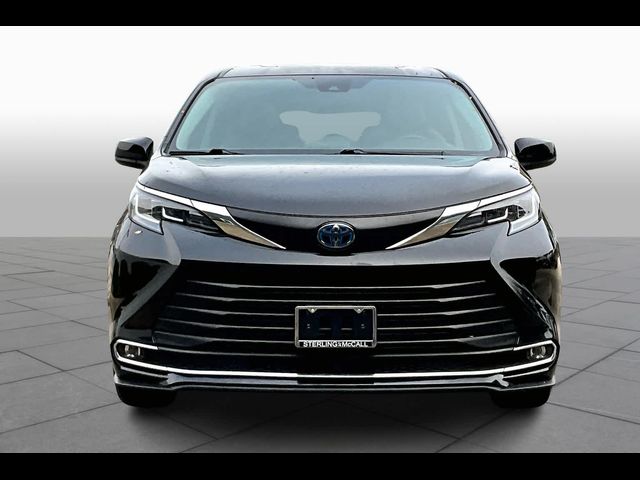 2023 Toyota Sienna XLE
