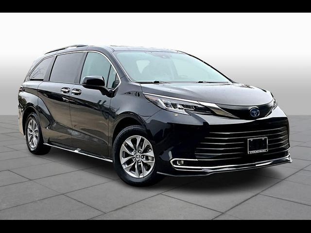 2023 Toyota Sienna XLE