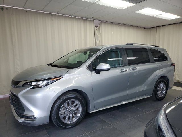 2023 Toyota Sienna XLE