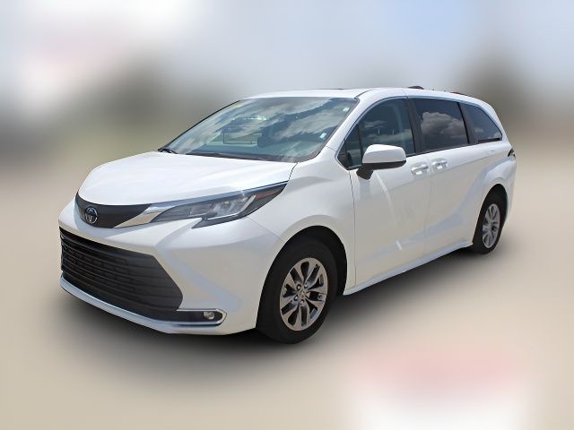 2023 Toyota Sienna XLE