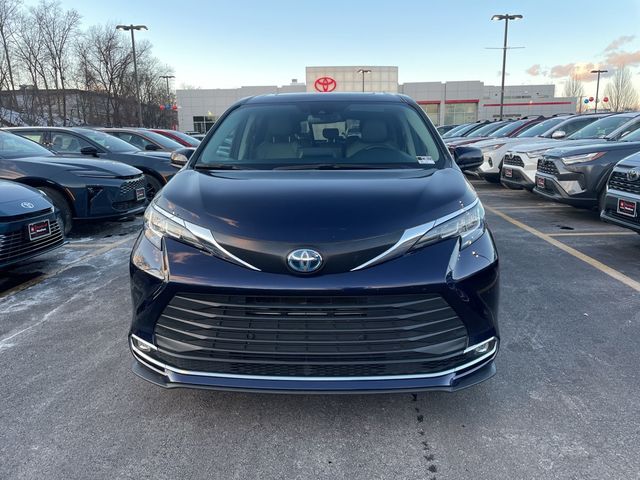 2023 Toyota Sienna XLE