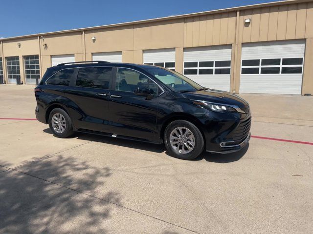 2023 Toyota Sienna XLE