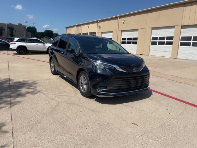 2023 Toyota Sienna XLE