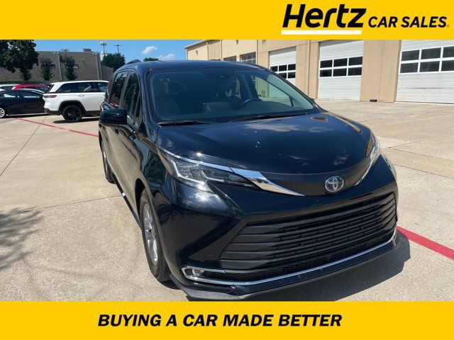 2023 Toyota Sienna XLE