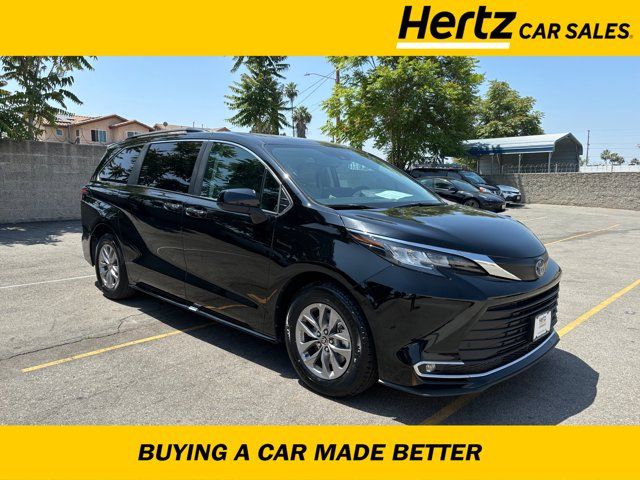 2023 Toyota Sienna XLE