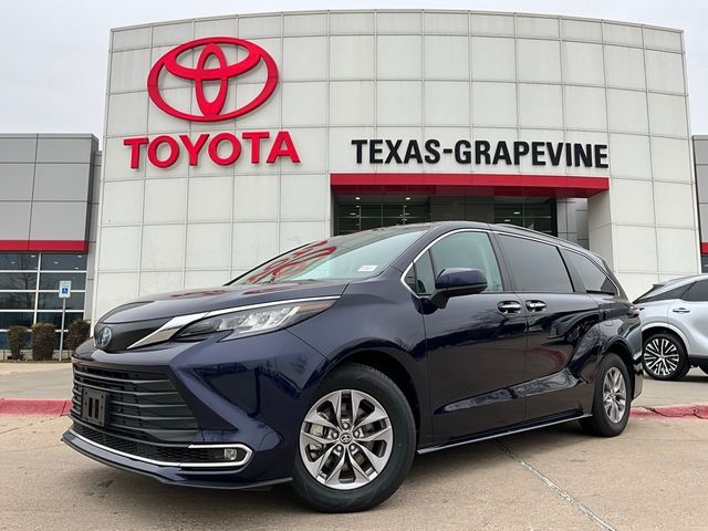 2023 Toyota Sienna XLE