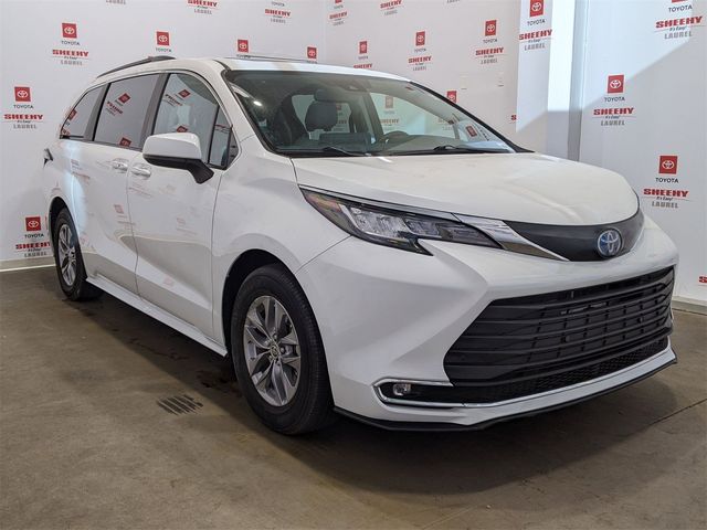 2023 Toyota Sienna XLE