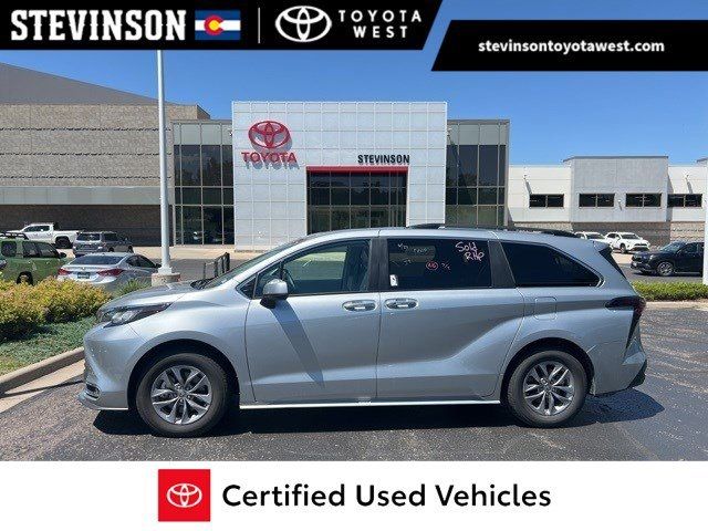 2023 Toyota Sienna XLE