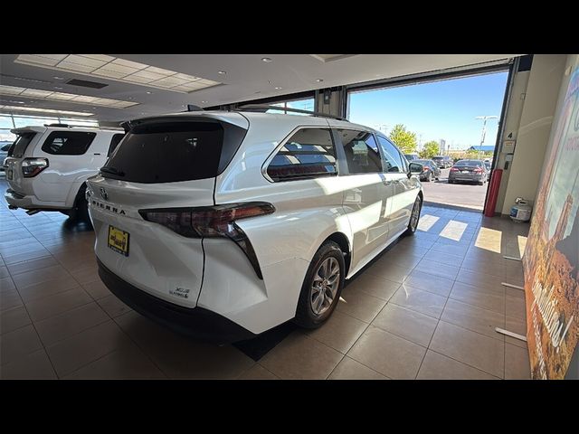 2023 Toyota Sienna XLE