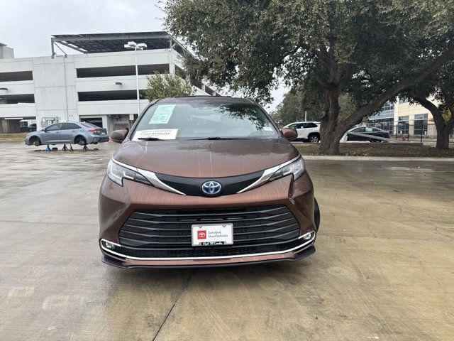 2023 Toyota Sienna XLE