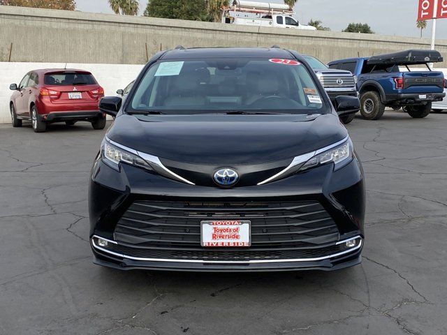 2023 Toyota Sienna XLE