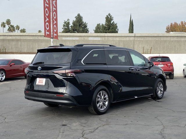 2023 Toyota Sienna XLE