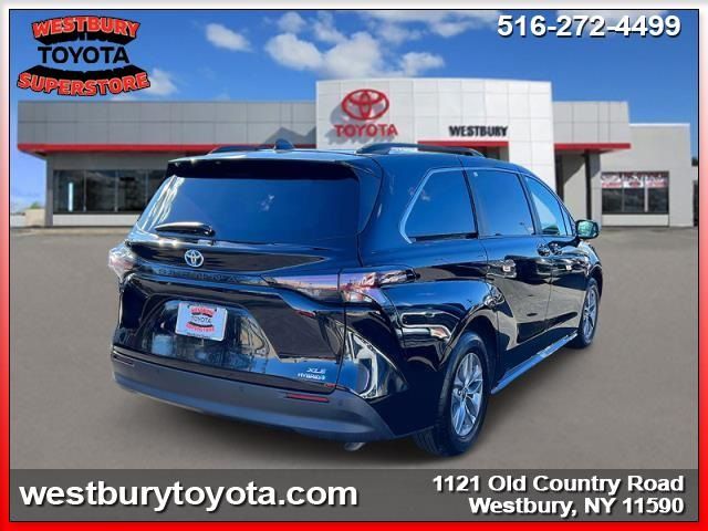 2023 Toyota Sienna XLE