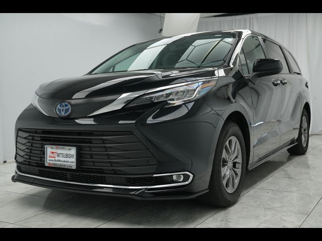 2023 Toyota Sienna XLE