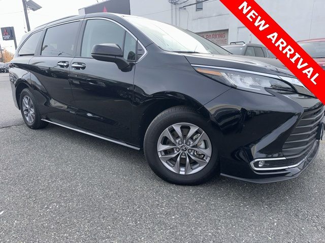 2023 Toyota Sienna XLE