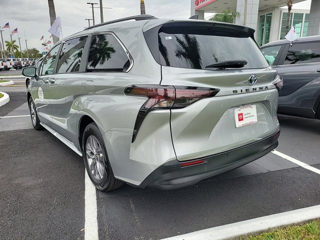 2023 Toyota Sienna XLE