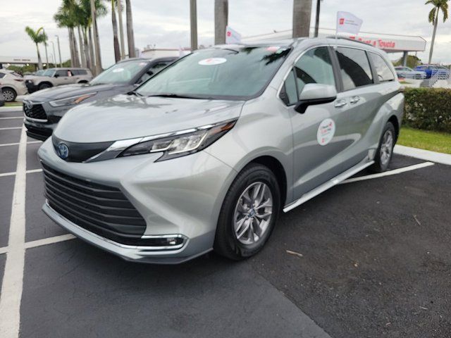 2023 Toyota Sienna XLE