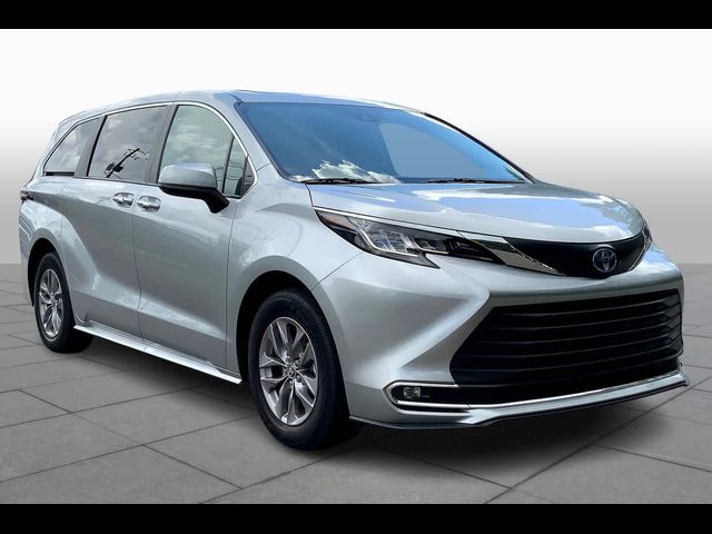 2023 Toyota Sienna XLE