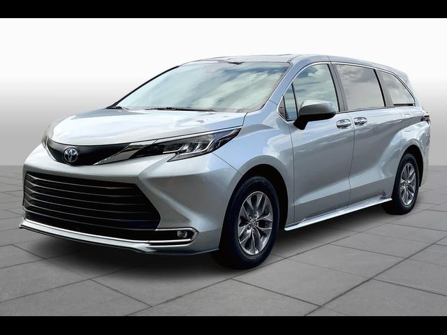 2023 Toyota Sienna XLE