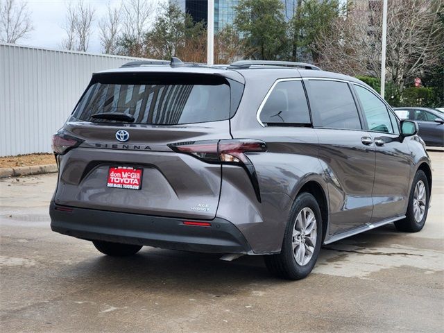 2023 Toyota Sienna XLE