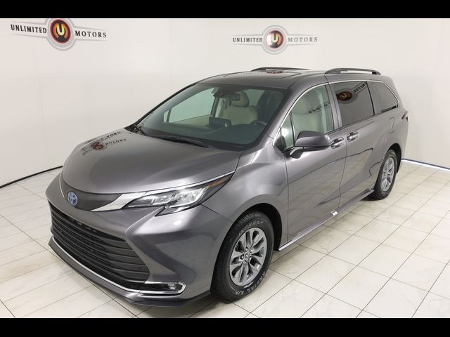 2023 Toyota Sienna XLE