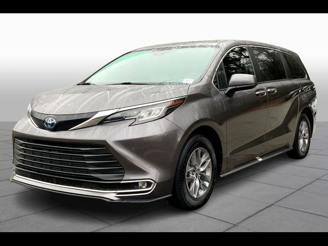 2023 Toyota Sienna XLE