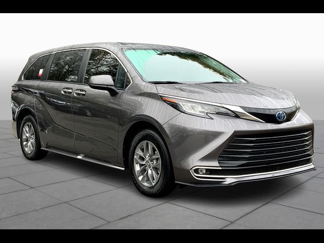 2023 Toyota Sienna XLE