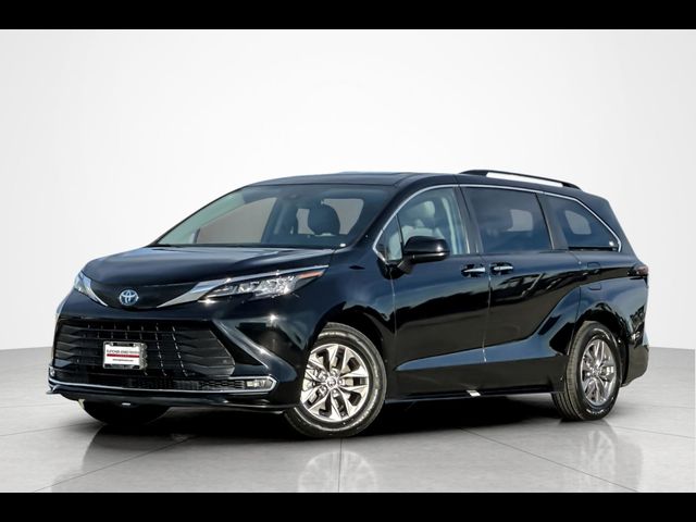 2023 Toyota Sienna XLE