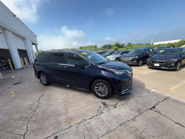 2023 Toyota Sienna XLE