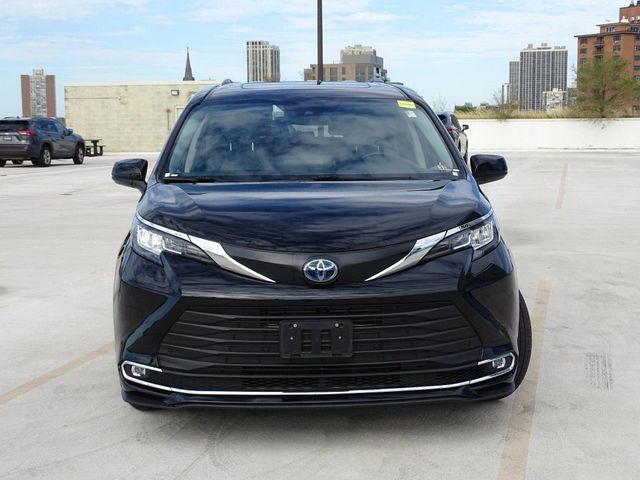 2023 Toyota Sienna XLE