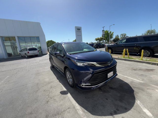 2023 Toyota Sienna XLE