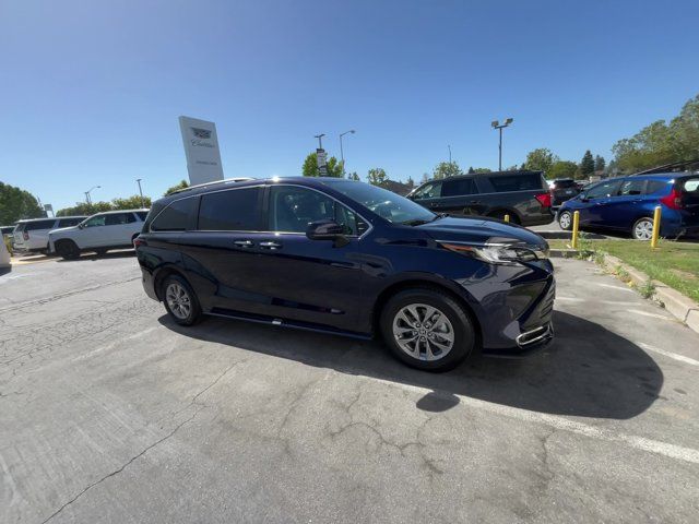 2023 Toyota Sienna XLE