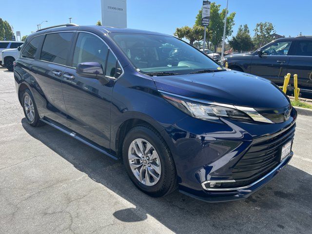 2023 Toyota Sienna XLE